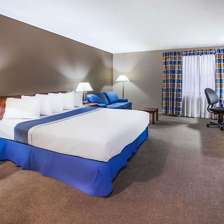 Days Inn By Wyndham Midland Buitenkant foto