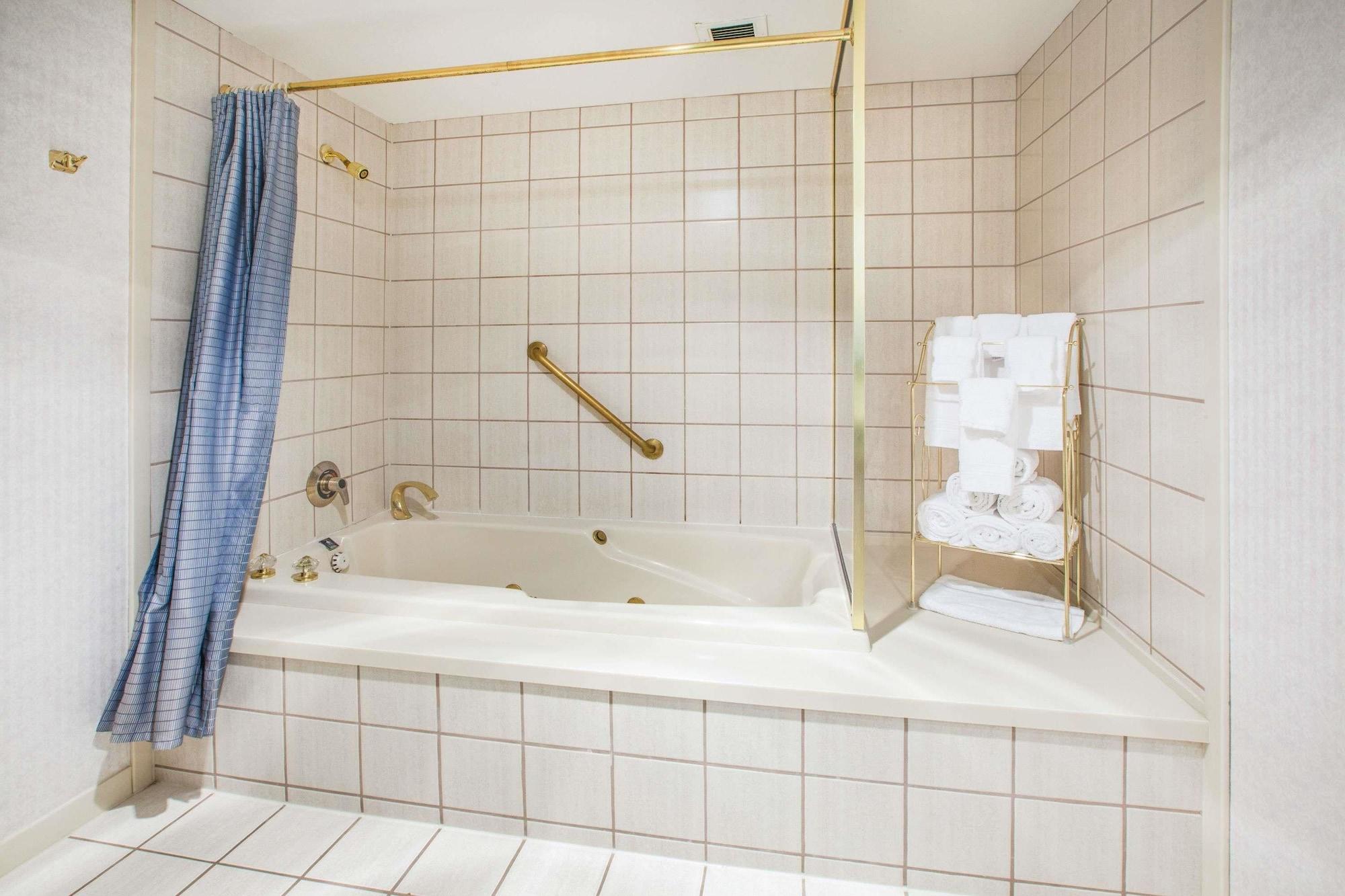 Days Inn By Wyndham Midland Buitenkant foto