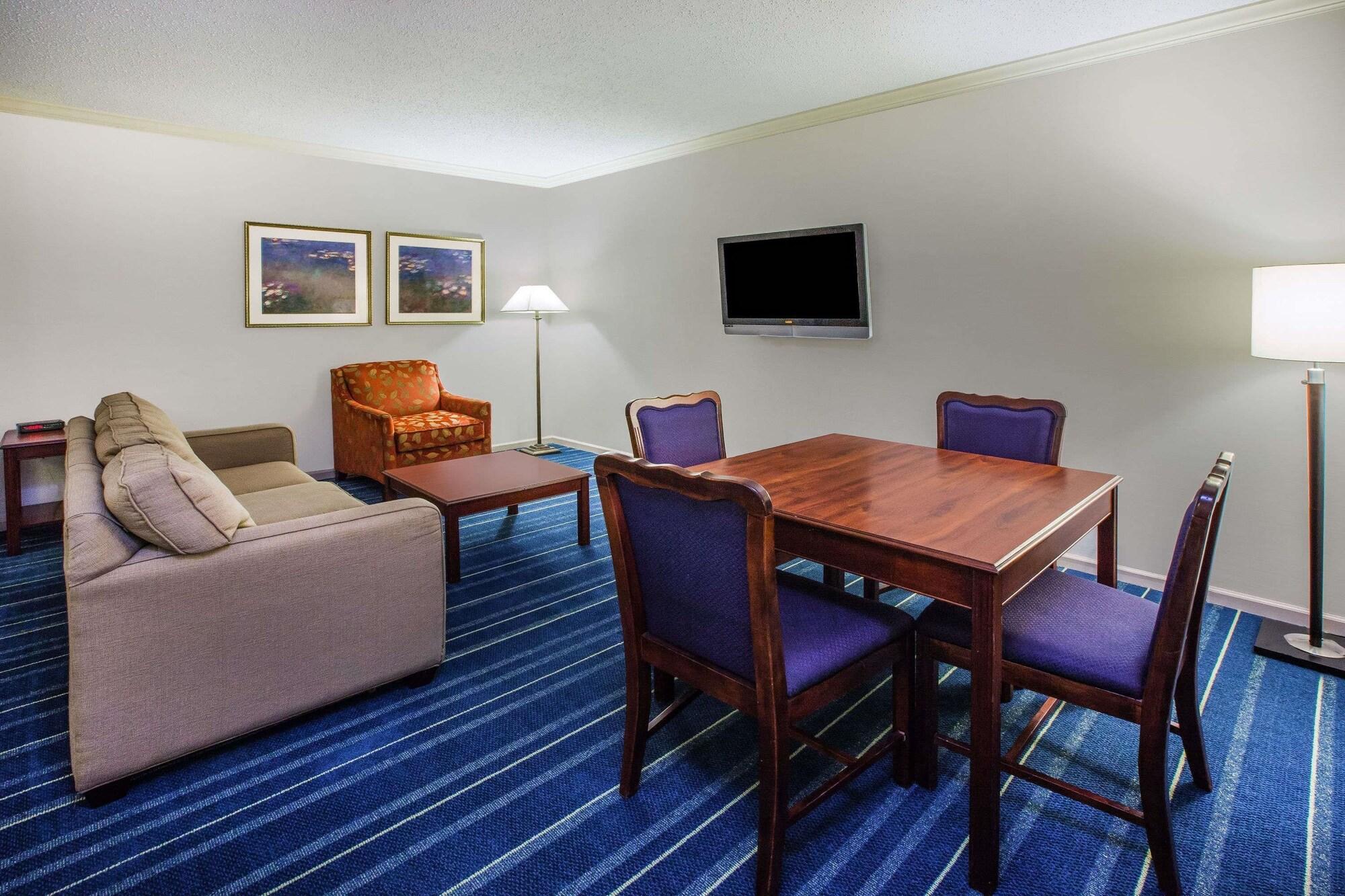 Days Inn By Wyndham Midland Buitenkant foto