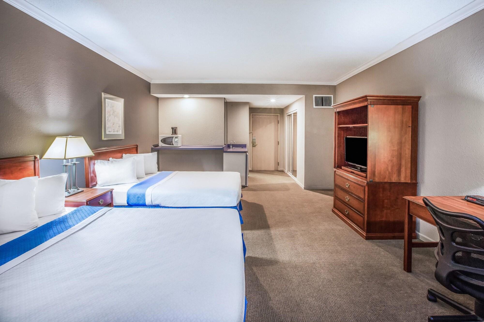 Days Inn By Wyndham Midland Buitenkant foto